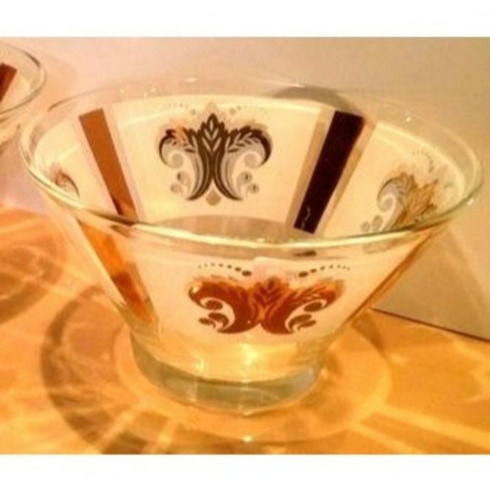 ⚜️Vintage 60’s Fleur-de-lis Heavy Glass Fruit Bowl ⚜️